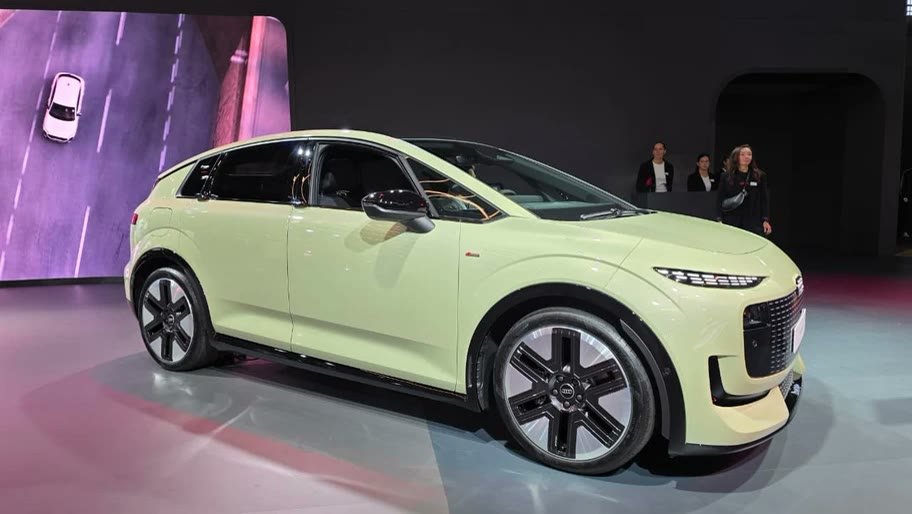 Audi A2 e-tron de perfil en el Salón de París