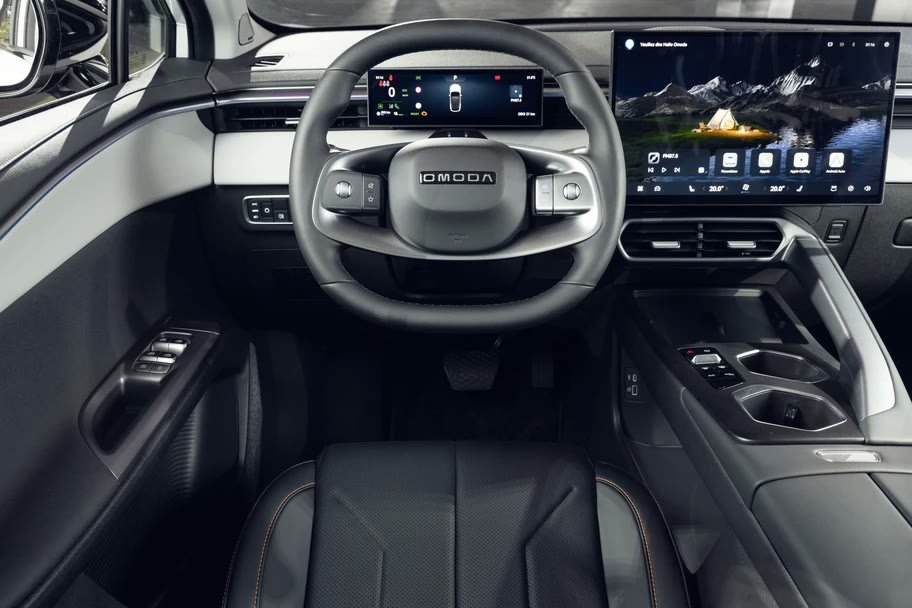 Interior del Omoda C5 renovado